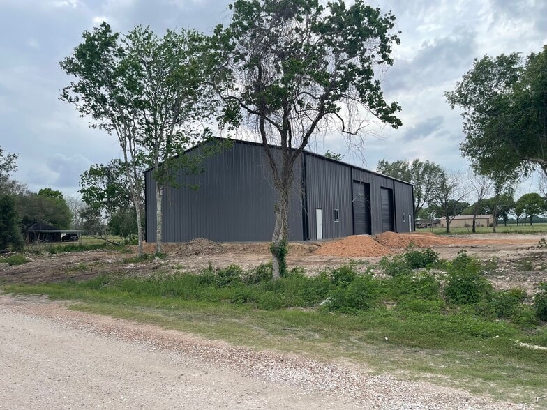 More Photos Of 1212 Cottonwood Church Rd, Rosenberg Warehouse For Lease