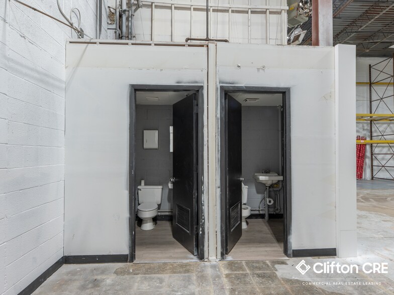 More Photos Of 207-235 Clifton Blvd, Clifton Warehouse For Lease