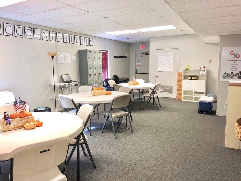 More Photos Of 729 N Frazier St, Conroe Office For Sale