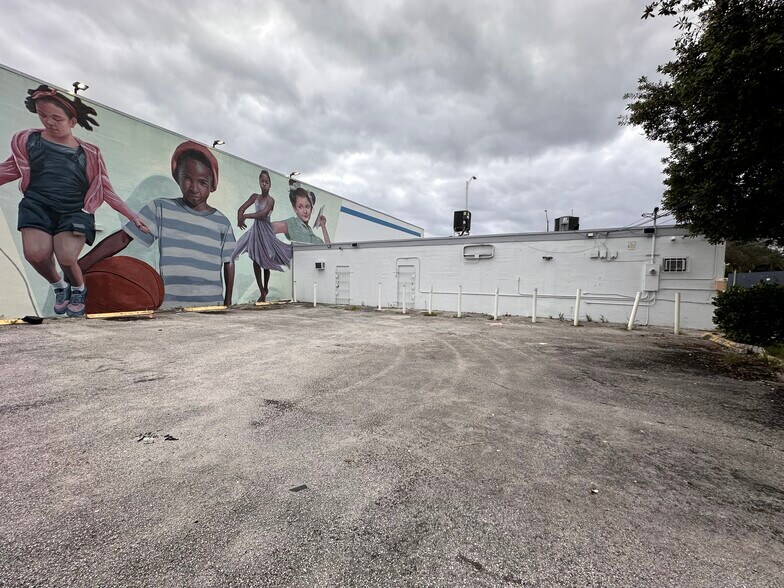 More Photos Of 3045 W Broward Blvd, Fort Lauderdale Freestanding For Sale