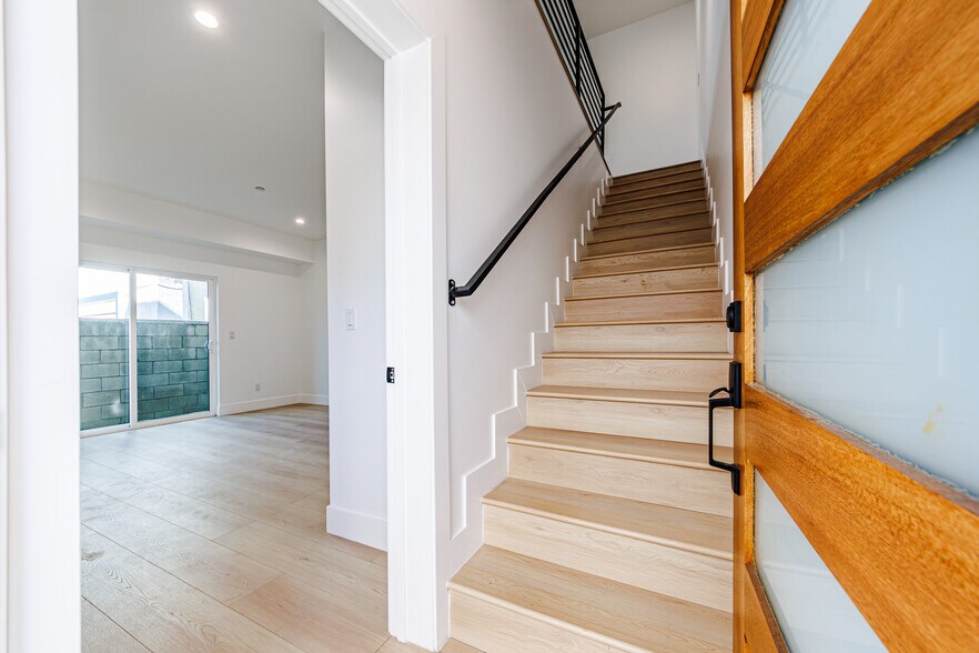 More Photos Of 5209 W 20th St, Los Angeles Multifamily For Sale