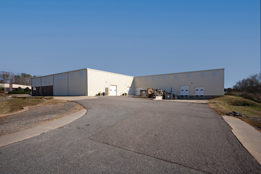 More Photos Of 129 Oakpark Dr, Mooresville Light Manufacturing For Lease