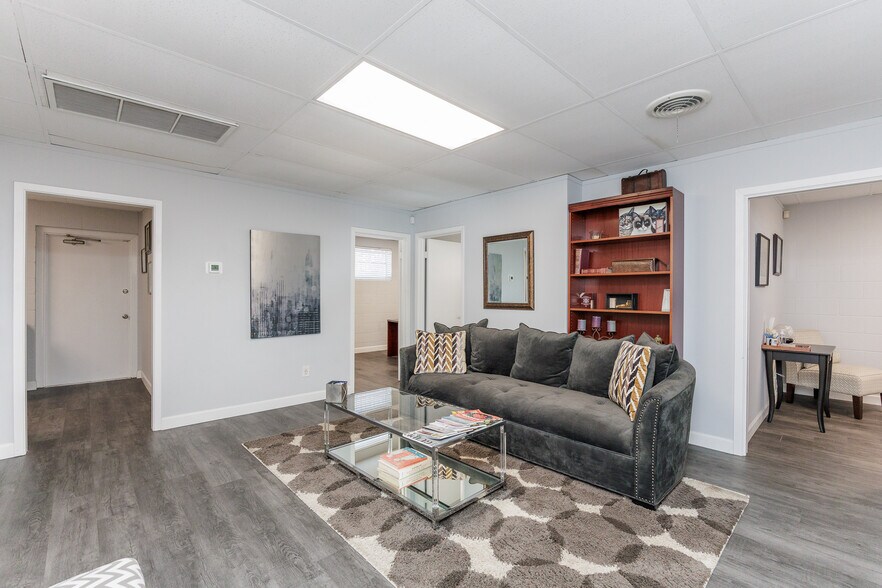 More Photos Of 525 Clifford St, Corpus Christi Office For Sale