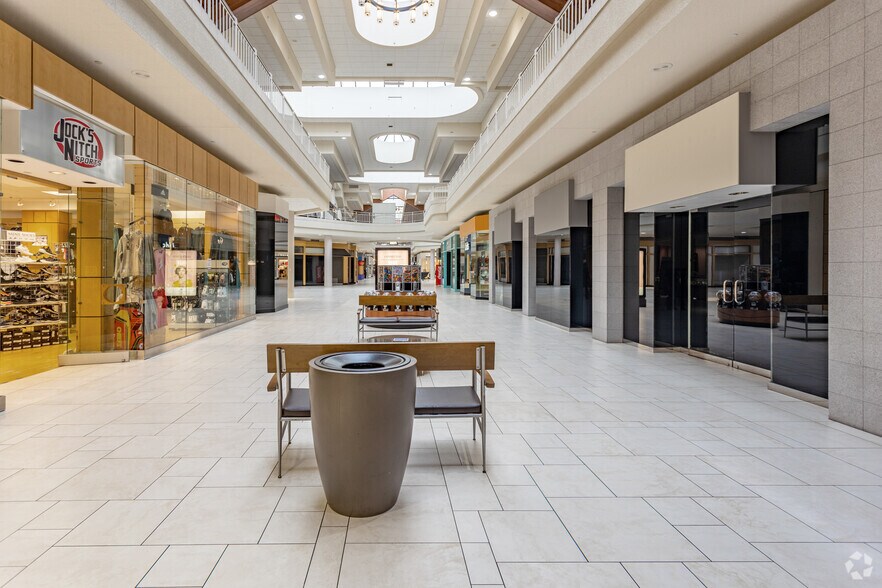 More Photos Of 1801 SW Wanamaker Rd, Topeka Unknown For Lease