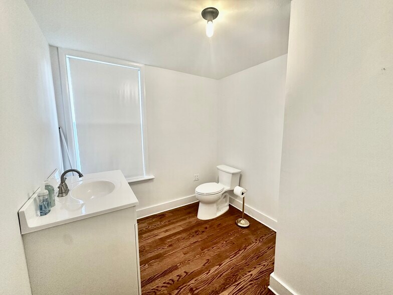 More Photos Of 123 Mason St, Greenwich Office For Lease