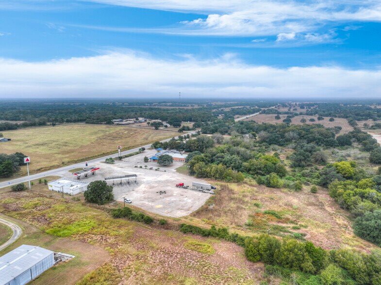 More Photos Of 1217 N State Highway 95, Flatonia Service Station For Sale