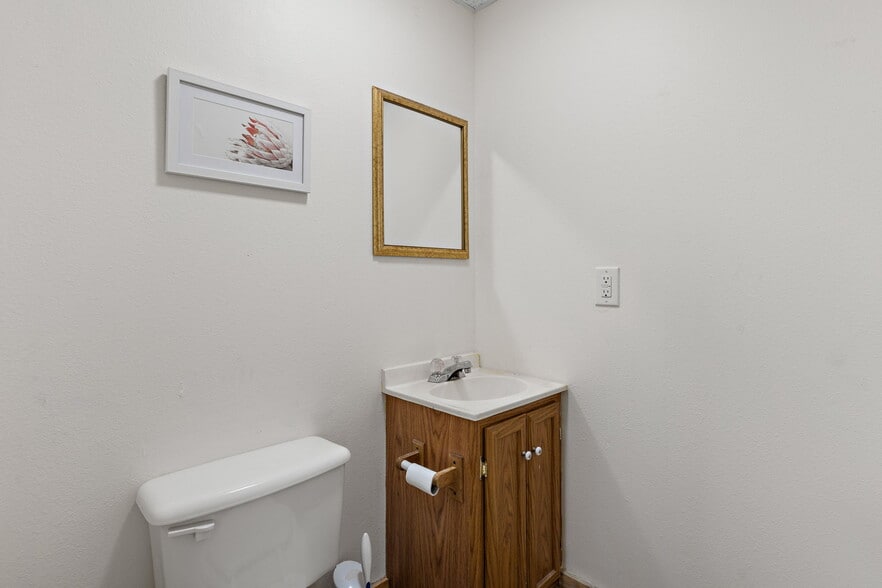 More Photos Of 2710 Grant St, Wichita Falls Freestanding For Sale