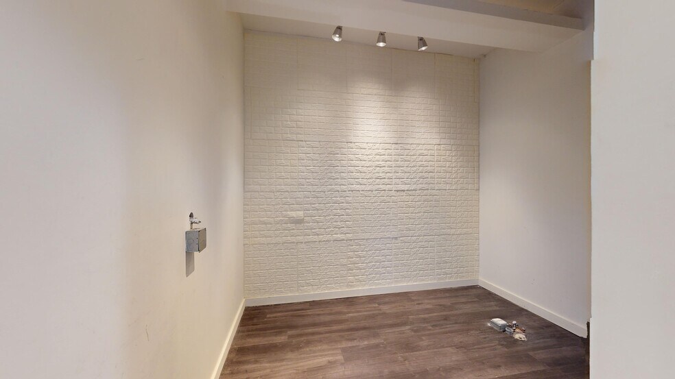 More Photos Of 20 Warren St, New York Medical For Lease