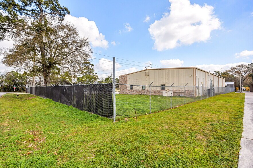 More Photos Of 15720 Garrett Rd, Houston Industrial For Sale