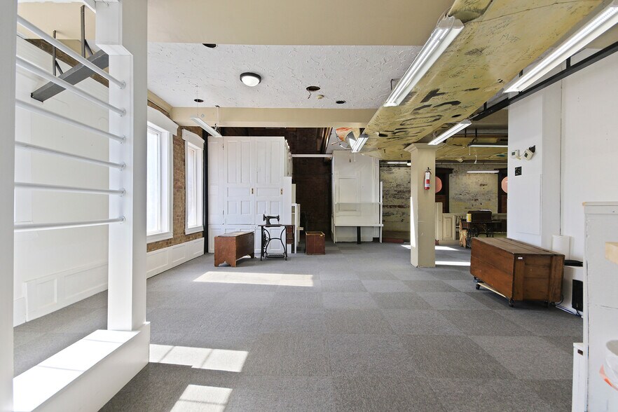 More Photos Of 105 Coal st, Mexico Specialty For Sale