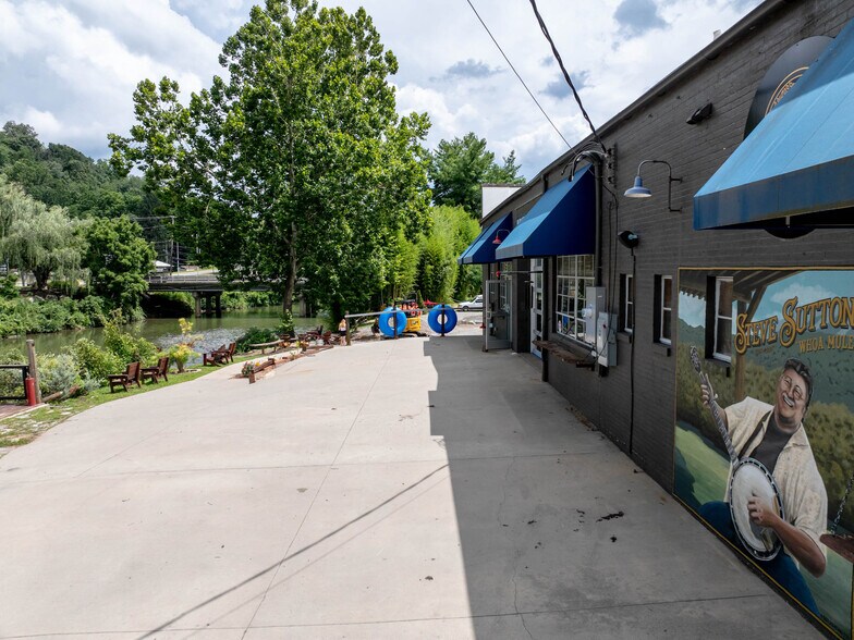 More Photos Of 339 Park St, Canton Restaurant For Sale