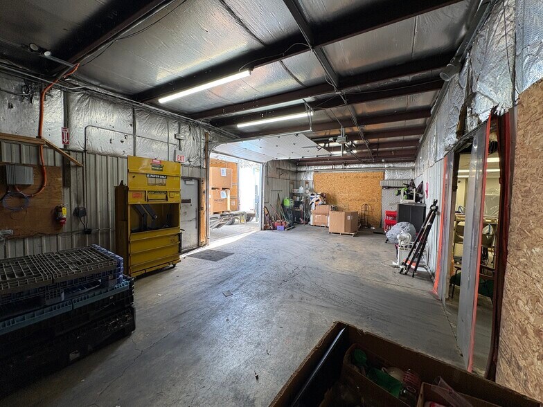 More Photos Of 2121 Van Deuren St, Green Bay General Retail For Sale