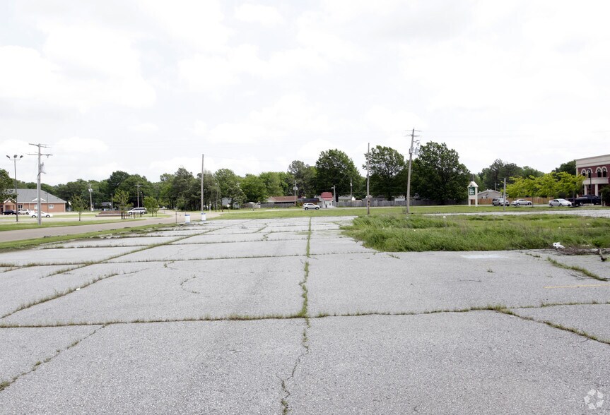 More Photos Of 3006 I-55 Service Rd, Marion Land For Lease