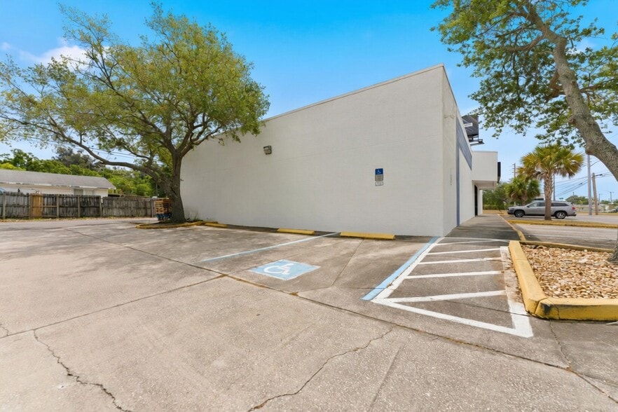 More Photos Of 4801 66th St N, Kenneth City General Retail For Sale