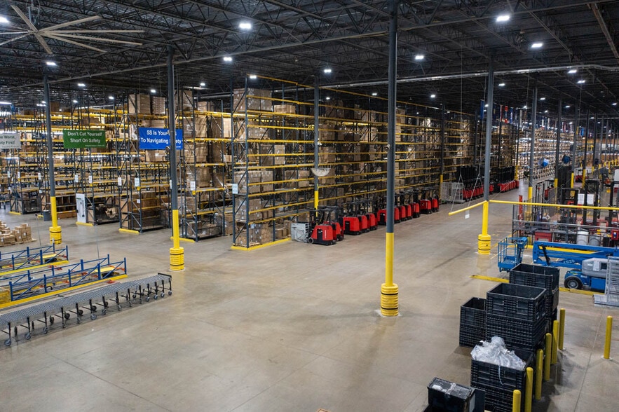 More Photos Of 3101 Anderson Rd, Opelika Distribution For Lease