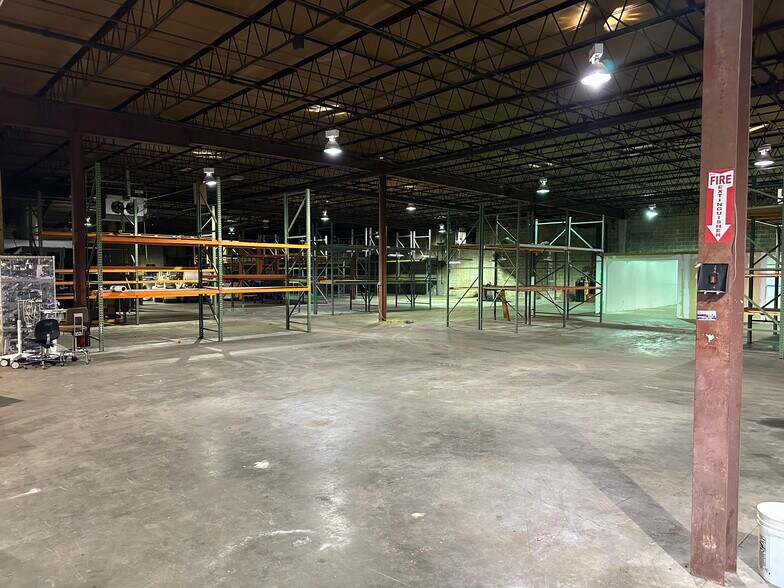 More Photos Of 687 Humphries St SW, Atlanta Warehouse For Lease