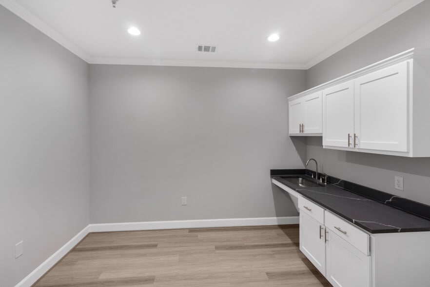 More Photos Of 7912 Preston Rd, Frisco General Retail For Lease