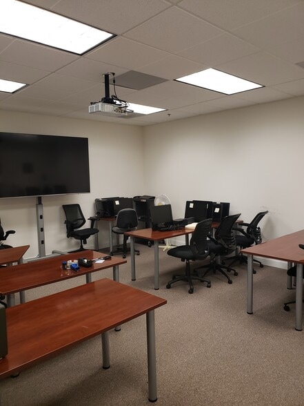More Photos Of 900 Wind River Ln, Gaithersburg Office For Sale