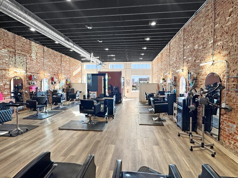 More Photos Of 206 Lafayette St, Washington General Retail For Sale