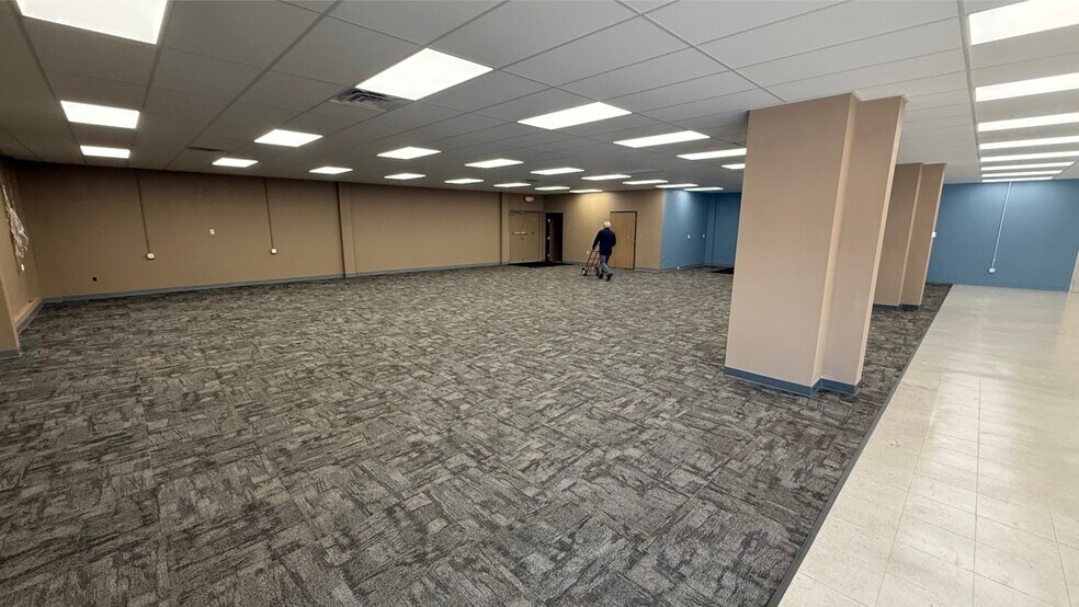 More Photos Of 1103 S Cliff Ave, Sioux Falls General Retail For Lease
