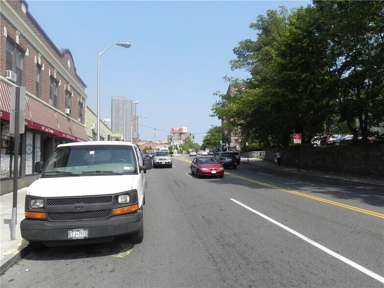 More Photos Of 677 Main St, New Rochelle Storefront Retail Office For Lease