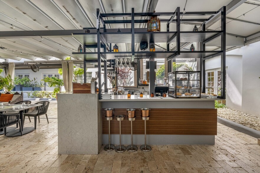 More Photos Of 334 20th St, Miami Beach Hotel For Lease