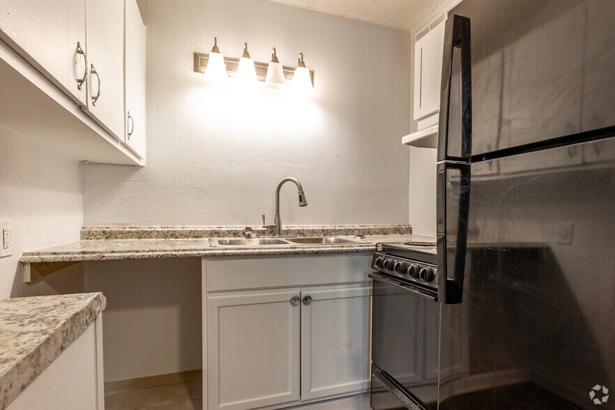 More Photos Of 222 N Dixie Blvd, Odessa Apartments For Sale