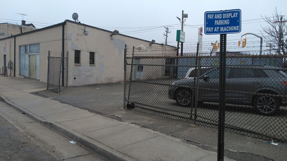 More Photos Of 256 N Franklin St, Hempstead General Retail For Sale