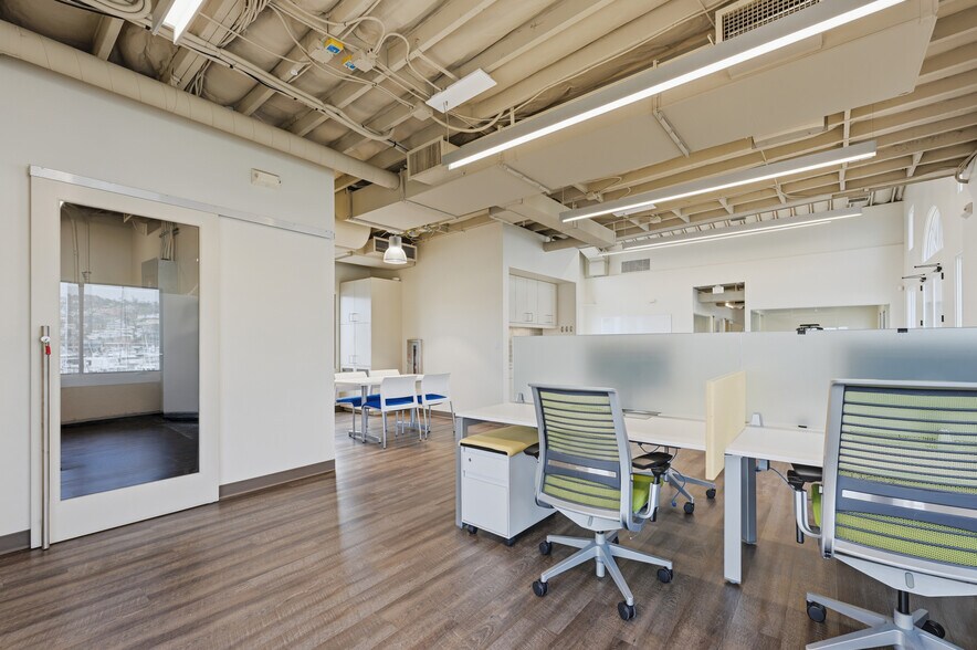 More Photos Of 1551 Shelter Island Dr, San Diego Hotel For Lease