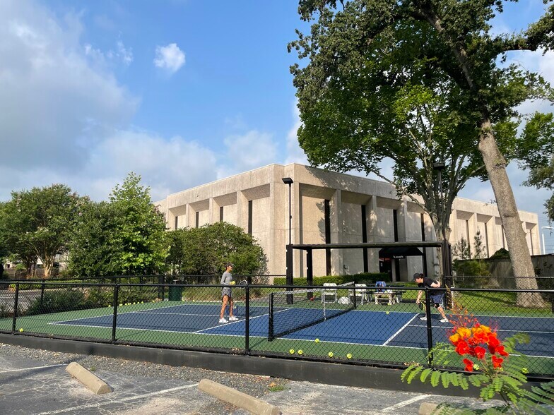 More Photos Of 8945 Long Point Rd, Houston Office For Sale