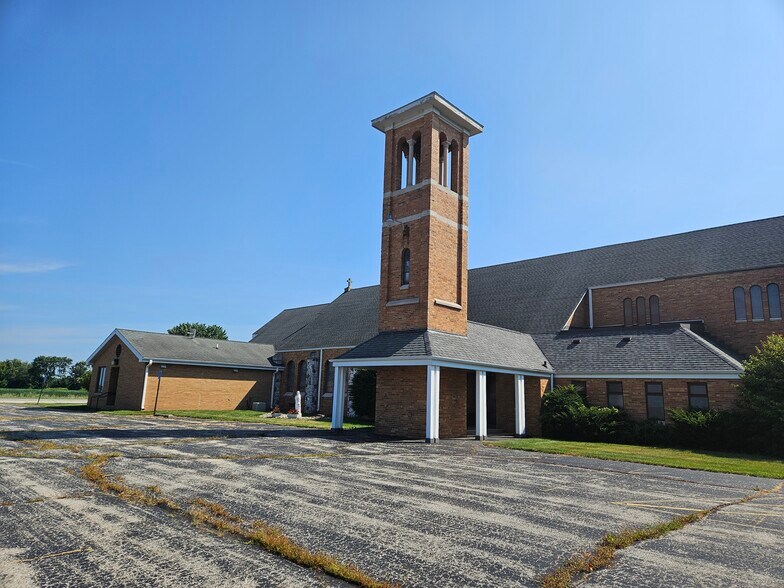 More Photos Of 5000 Fergus Rd, Saint Charles Religious Facility For Sale