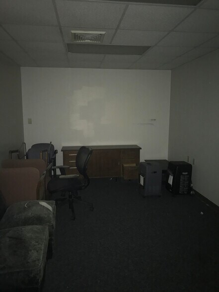 More Photos Of 337 Oak Ave, Spruce Pine Office For Lease