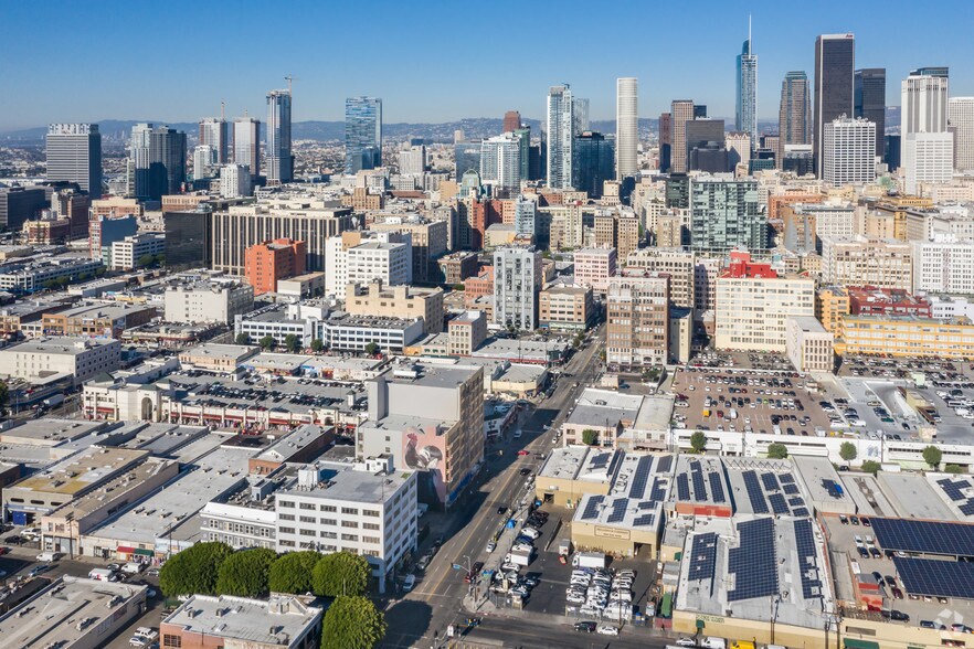 More Photos Of 530 E 8th St, Los Angeles Showroom For Lease