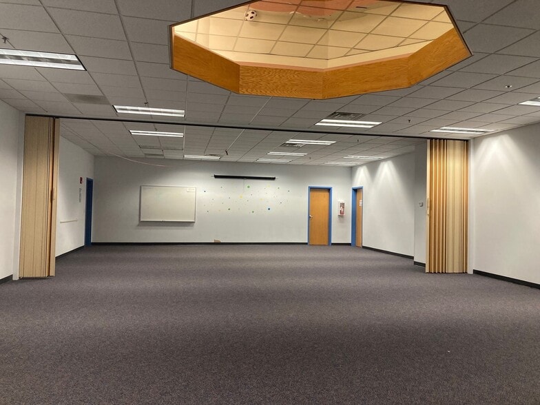 More Photos Of 2202-2336 S Park St, Madison General Retail For Lease