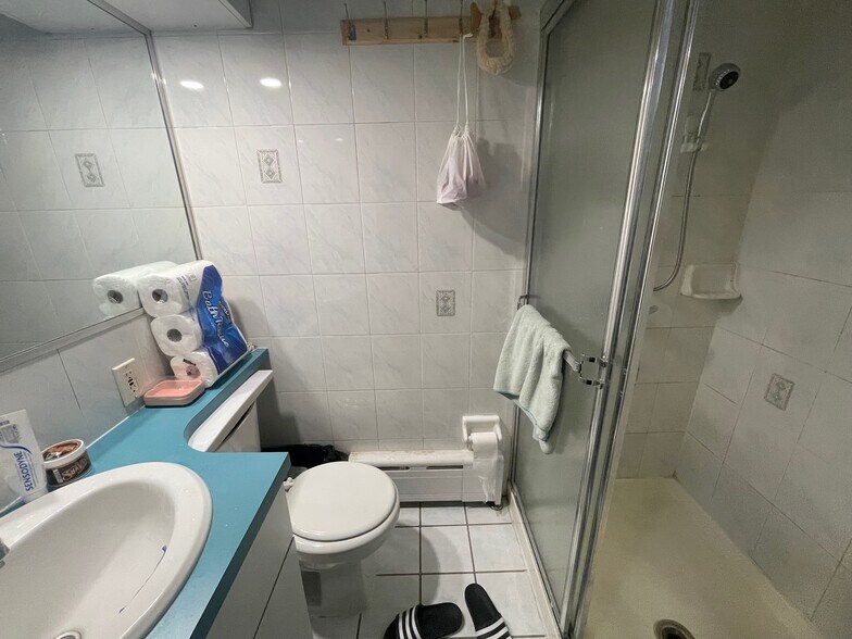 More Photos Of 3152 137th St, Flushing Storefront Retail Residential For Sale
