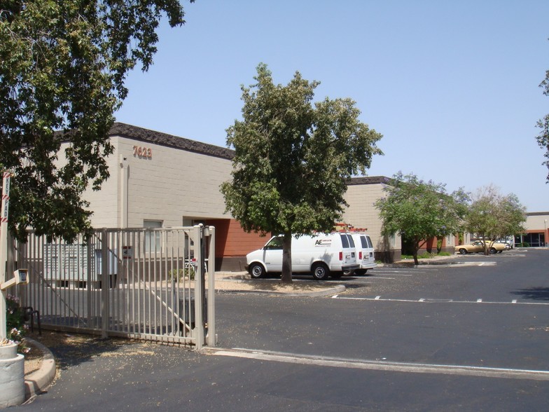 Primary Photo Of 7623 N 67th Ave, Glendale Warehouse For Lease