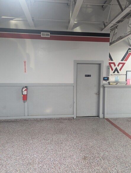 More Photos Of 1860 Stratford Ave, Stratford Auto Repair For Sale
