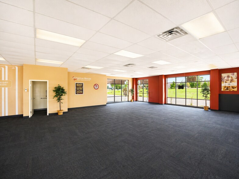 More Photos Of 10464 Maysville Rd, Fort Wayne Storefront For Lease