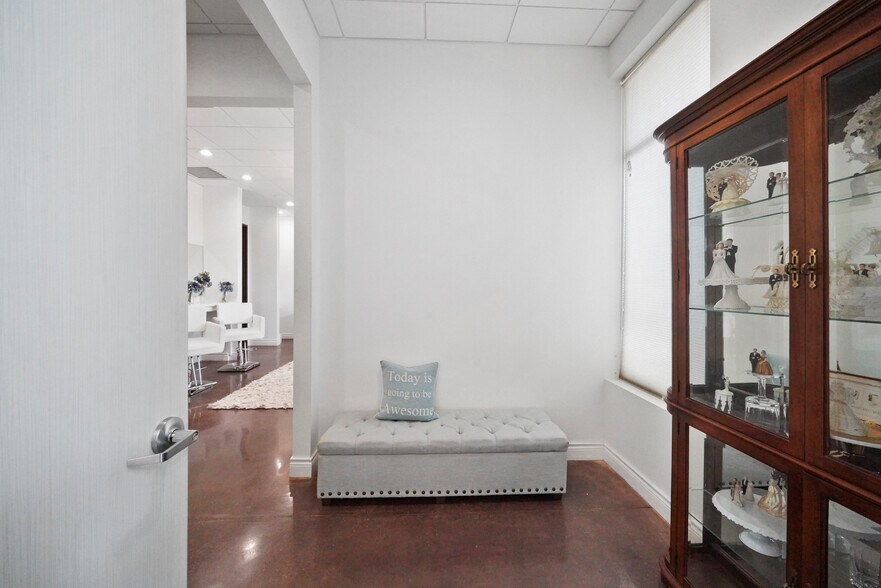 More Photos Of 25566 Bradbury Dr, Hockley Winery Vineyard For Sale