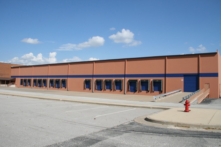 More Photos Of 4236-4240 Rider Trail N, Earth City Distribution For Lease