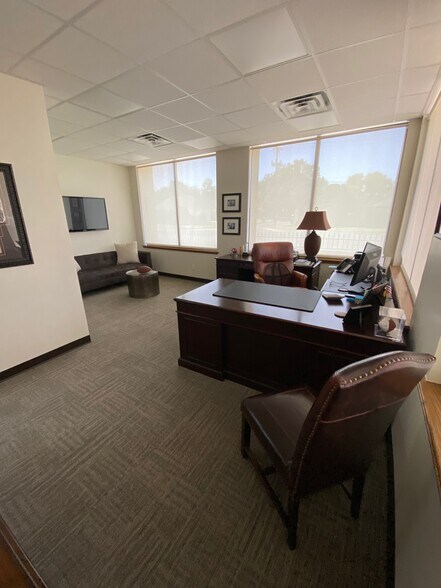 More Photos Of 9002 N May Ave, Oklahoma City Office For Lease