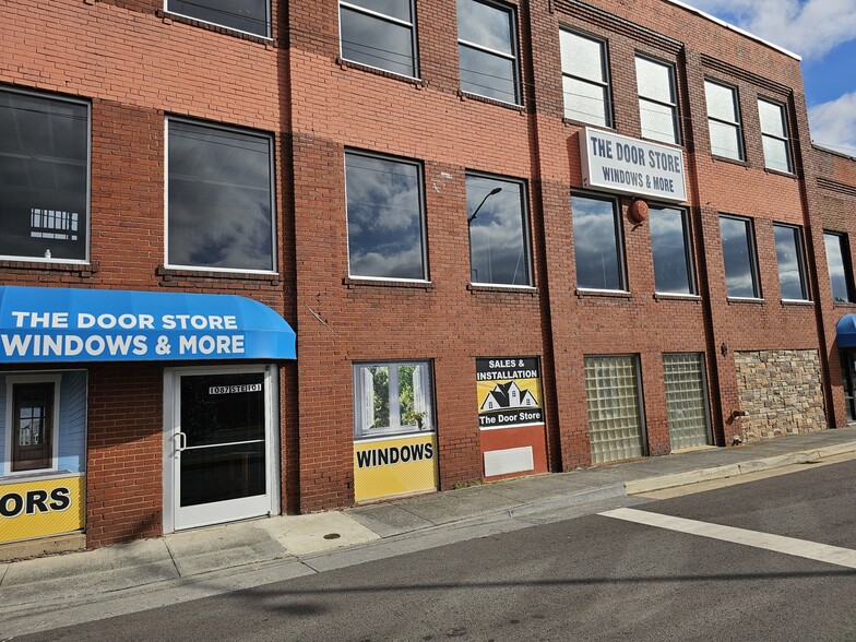 More Photos Of 1087 Sycamore St, Bristol Office For Sale