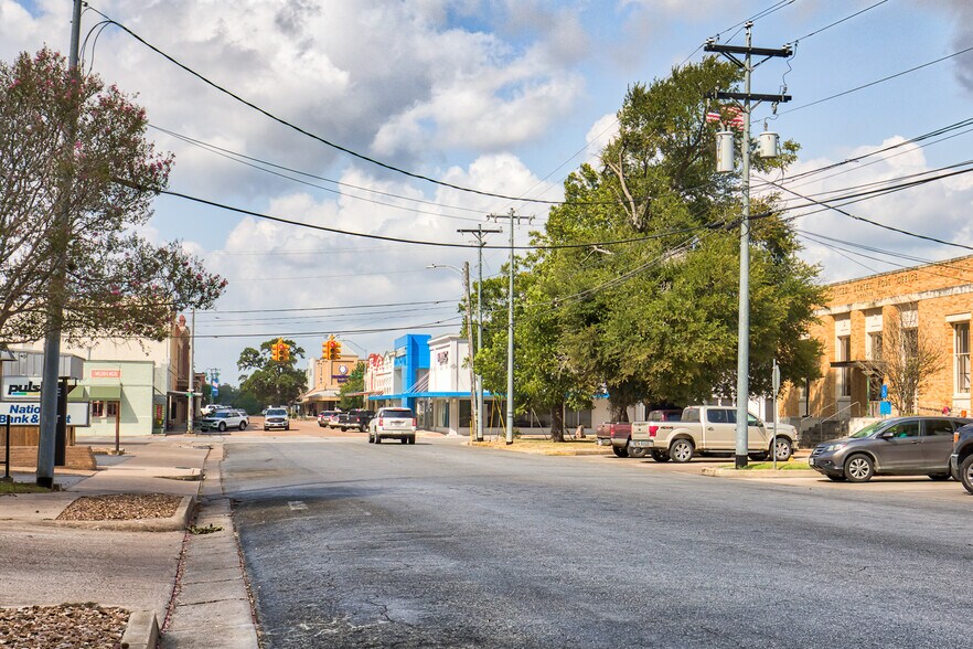 More Photos Of 158 E Colorado St, La Grange Apartments For Sale