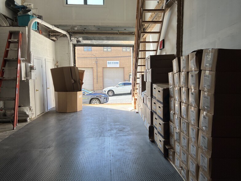 More Photos Of 1370 Frankton St, Rosedale Industrial For Lease