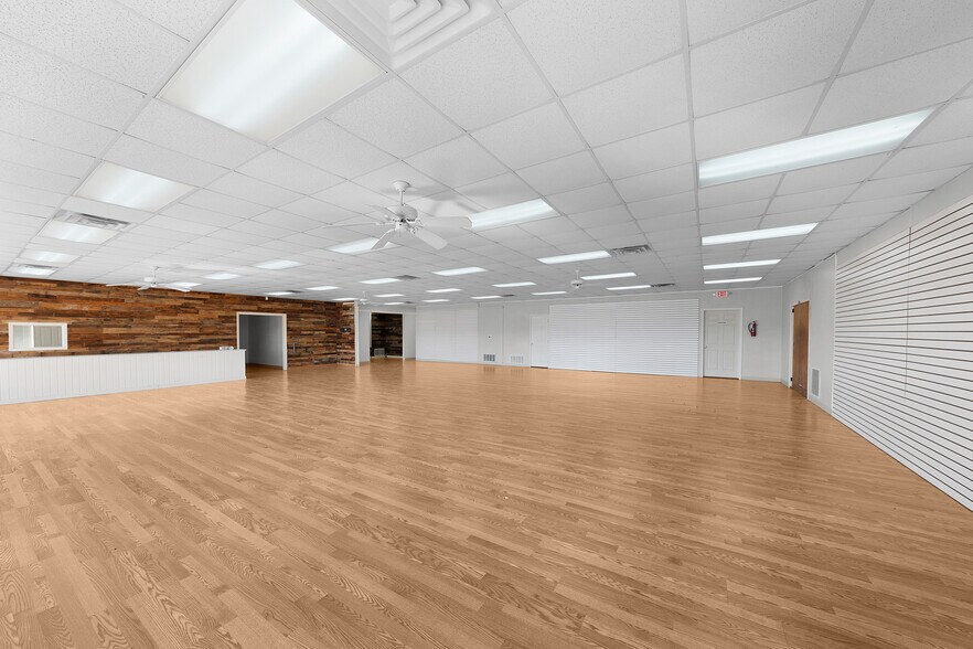 More Photos Of 1118 Interstate Highway 30, Greenville Storefront Retail Office For Lease