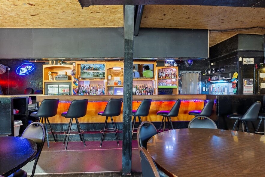 More Photos Of 626 16th Avenue, Council Bluffs General Retail For Sale