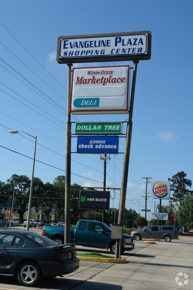 More Photos Of 3803 Moss St, Lafayette General Retail For Lease