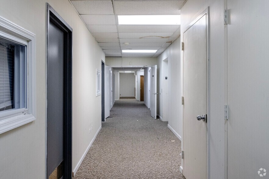 More Photos Of 5744 W Irving Park Rd, Chicago Office Residential For Lease