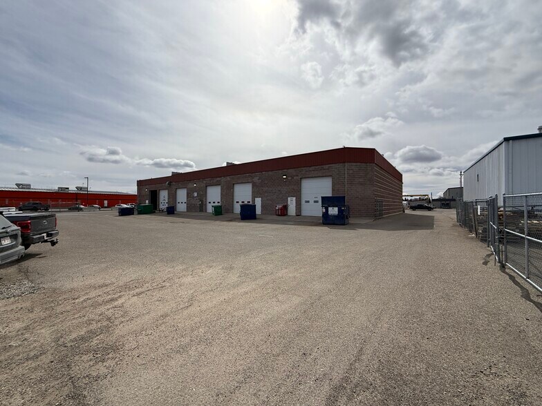 More Photos Of 2843 2 Av N, Lethbridge Flex For Lease