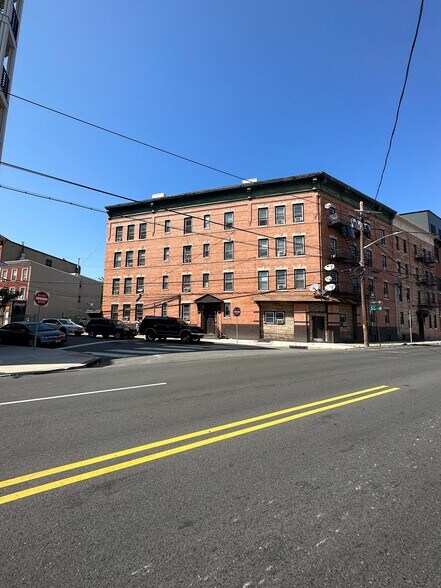 More Photos Of 672 Grand St, Jersey City Apartments For Sale